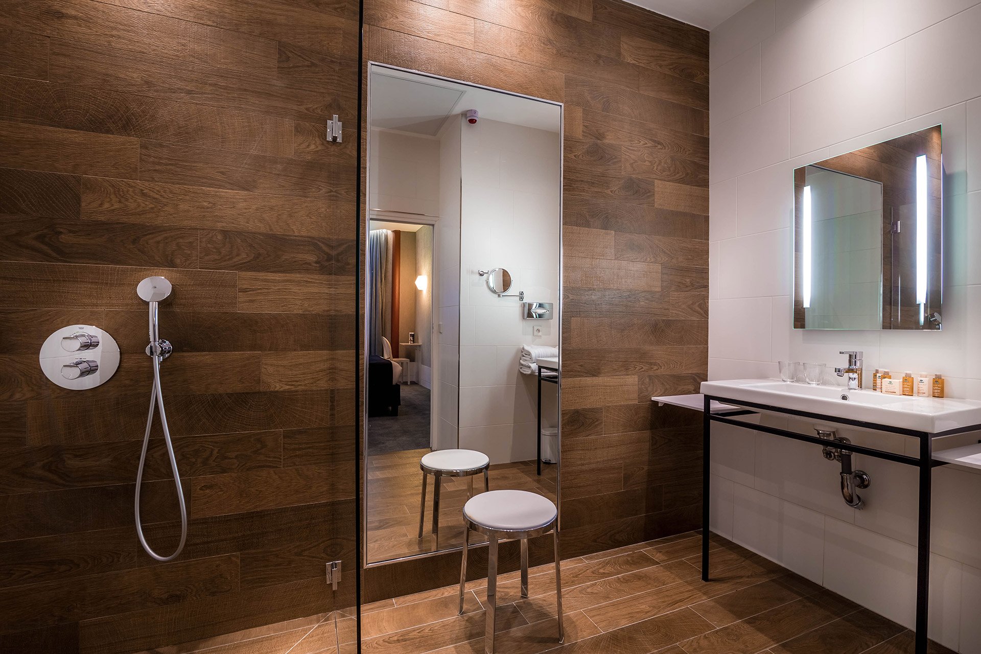 Best Western Premier Marais Grands Boulevards Bathroom Classic Room